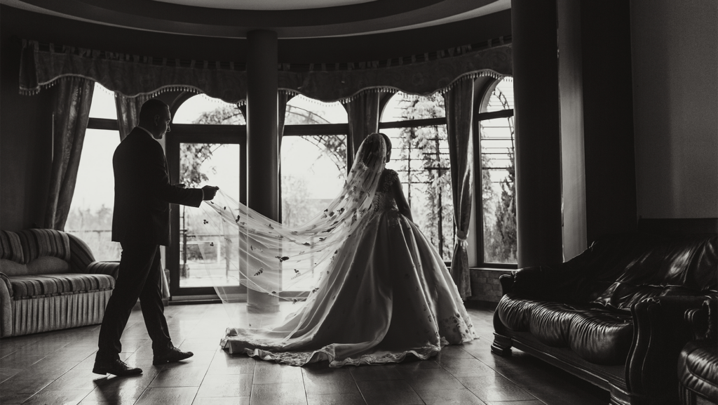 Brautpaar in Schwarz-Weiß – Hochzeitsfotografie von Efela Photography